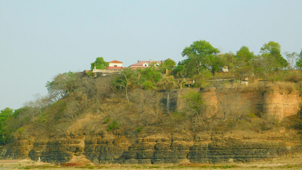 chunar fort image Chunar fort history and Mystery : चन्द्रकांता से प्रसिद्ध चुनार का किला